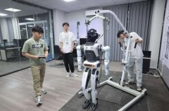 <strong>蚌埠广鼎科技人形机械人冷艳表态</strong>