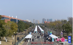 逐梦新程芳华启航 成都大学2025届结业生春季大型